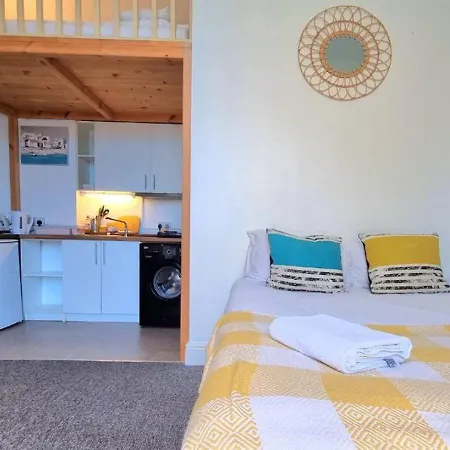 Reef 2* New Quay