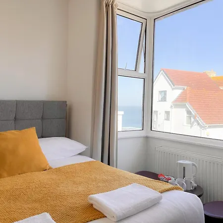Hotel Reef 2*