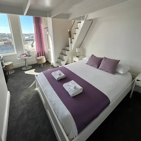 Reef Hotel