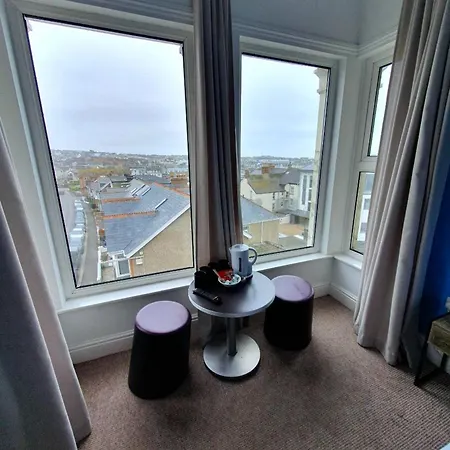 Reef Hotel